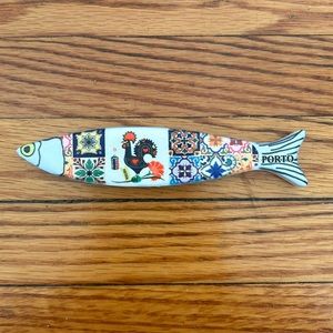 2 pcs magnets with free shark pen